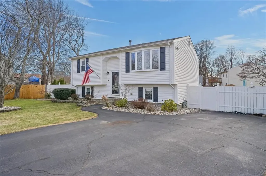 39 Gateway Court Warwick RI 02889