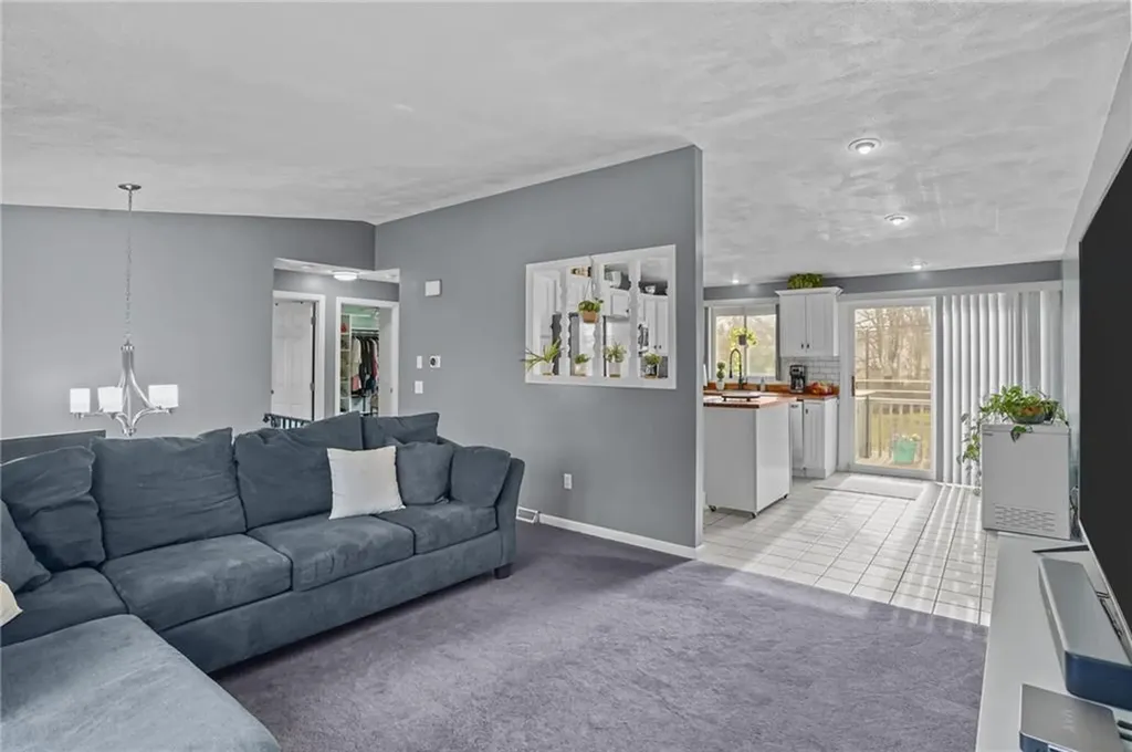 39 Gateway Court Warwick RI 02889