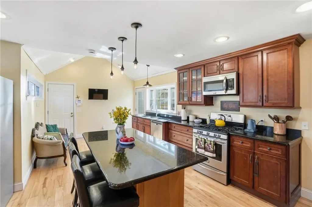 2 Duncan Road East Providence RI 02916