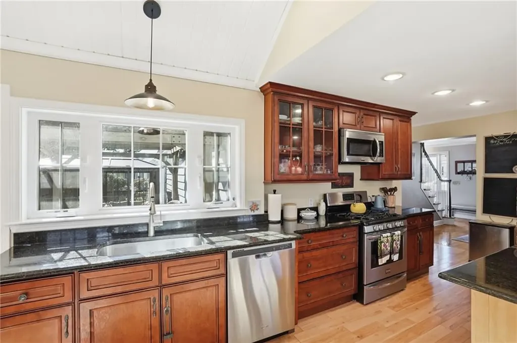 2 Duncan Road East Providence RI 02916