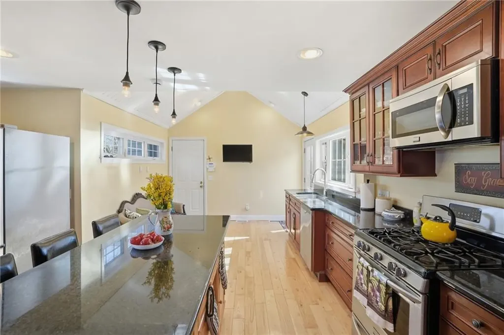 2 Duncan Road East Providence RI 02916
