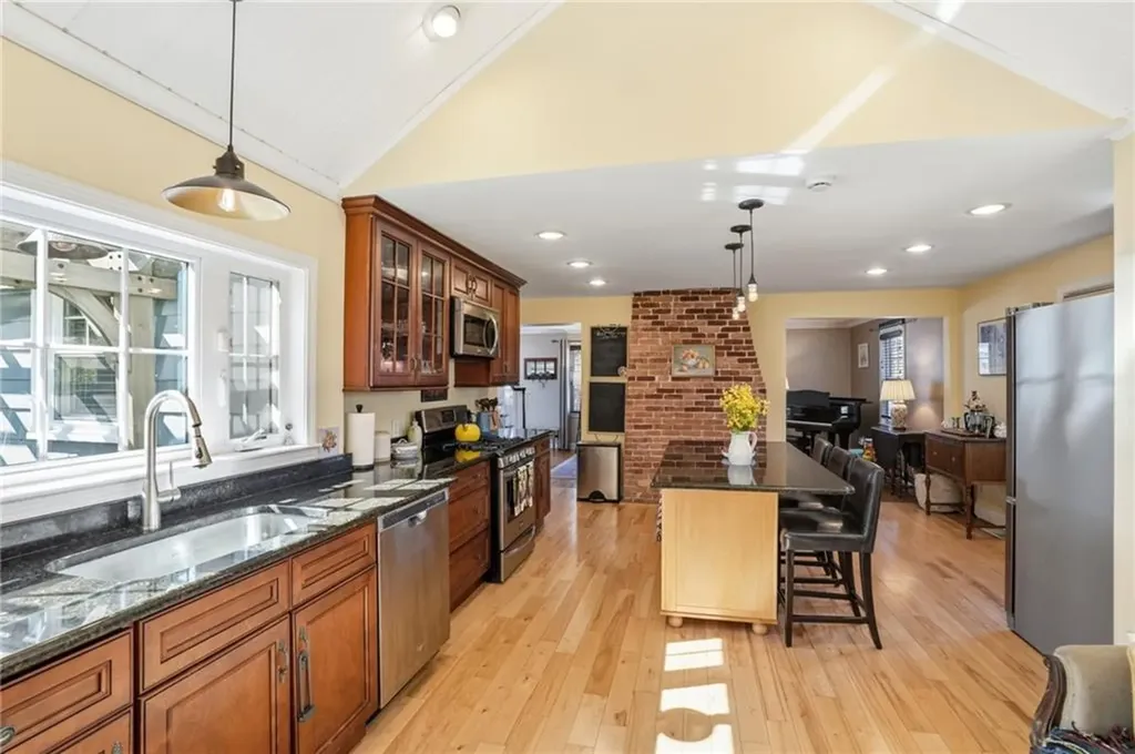 2 Duncan Road East Providence RI 02916