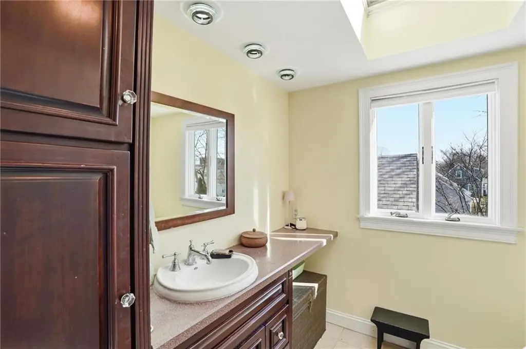 2 Duncan Road East Providence RI 02916