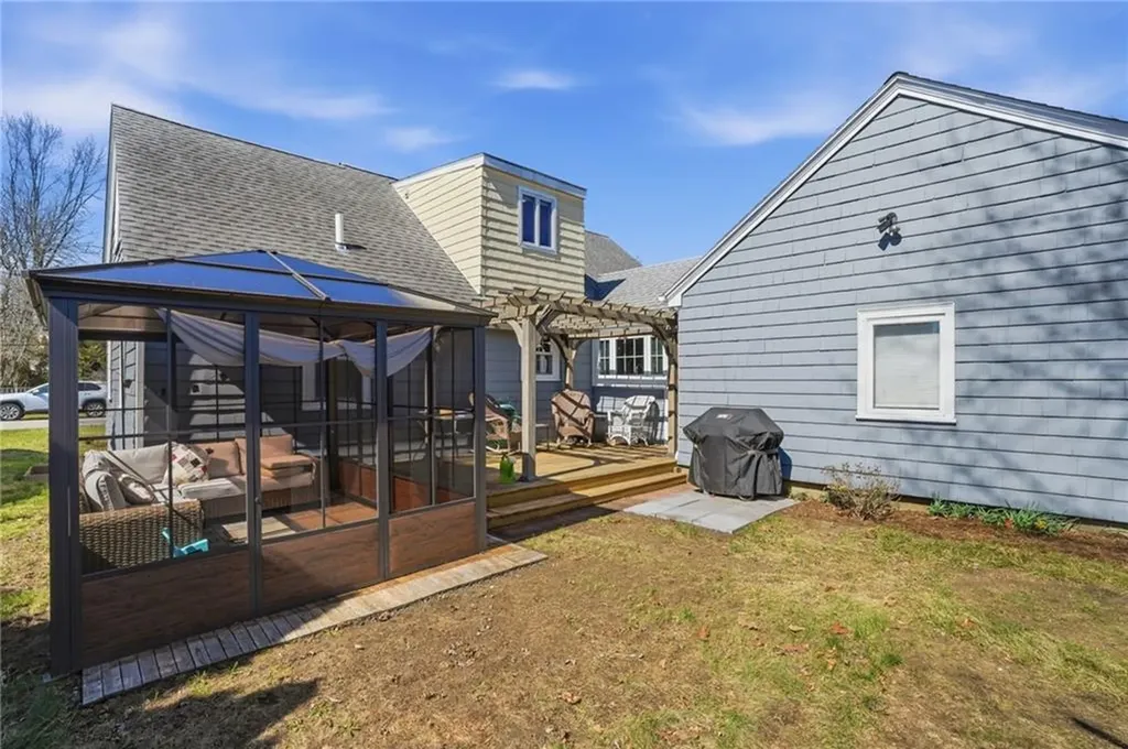 2 Duncan Road East Providence RI 02916