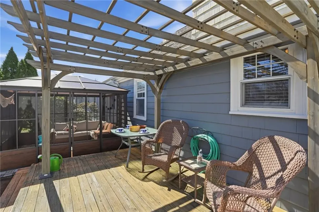 2 Duncan Road East Providence RI 02916