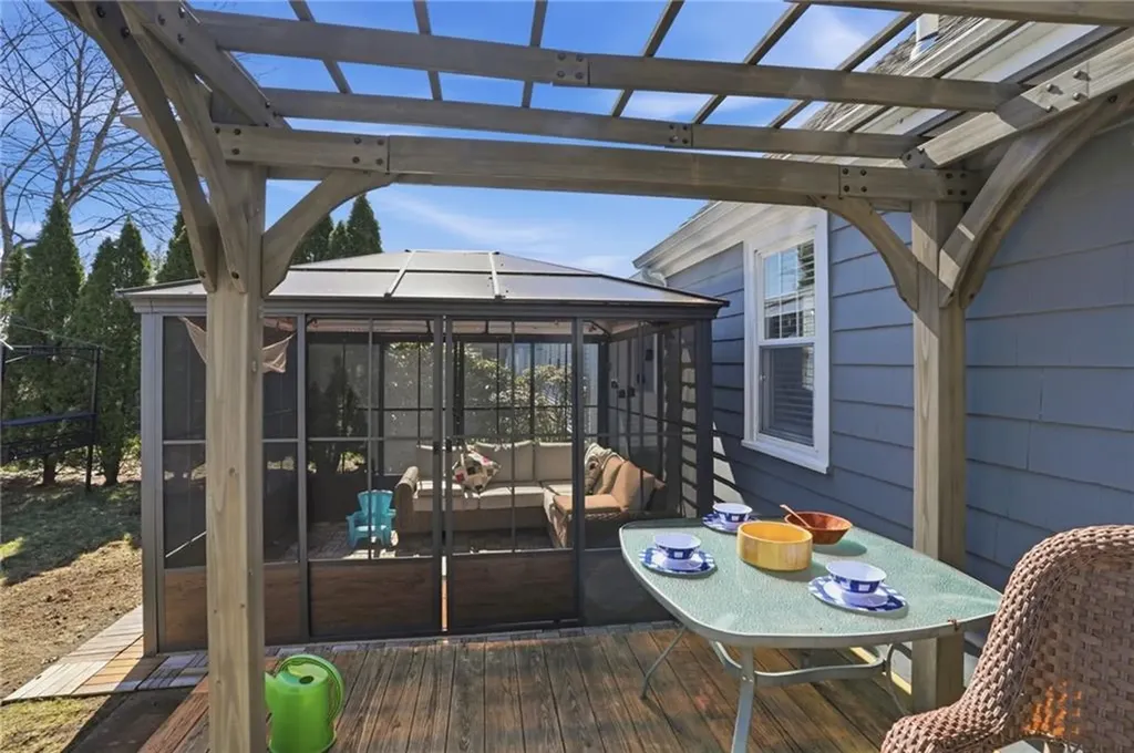 2 Duncan Road East Providence RI 02916