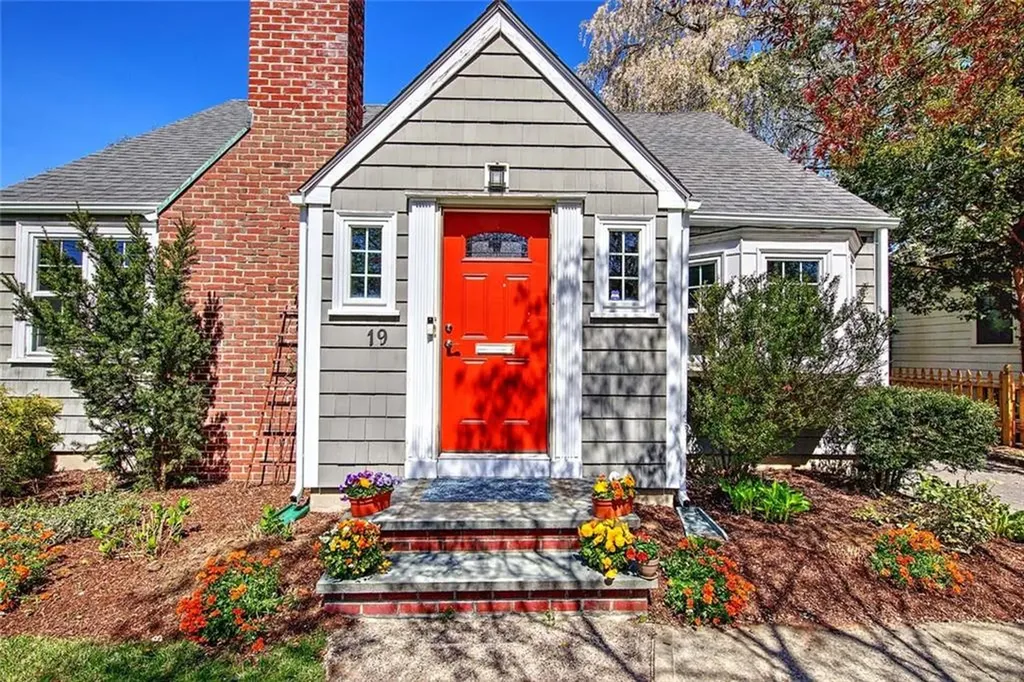 19 Berwick Place East Providence RI 02916