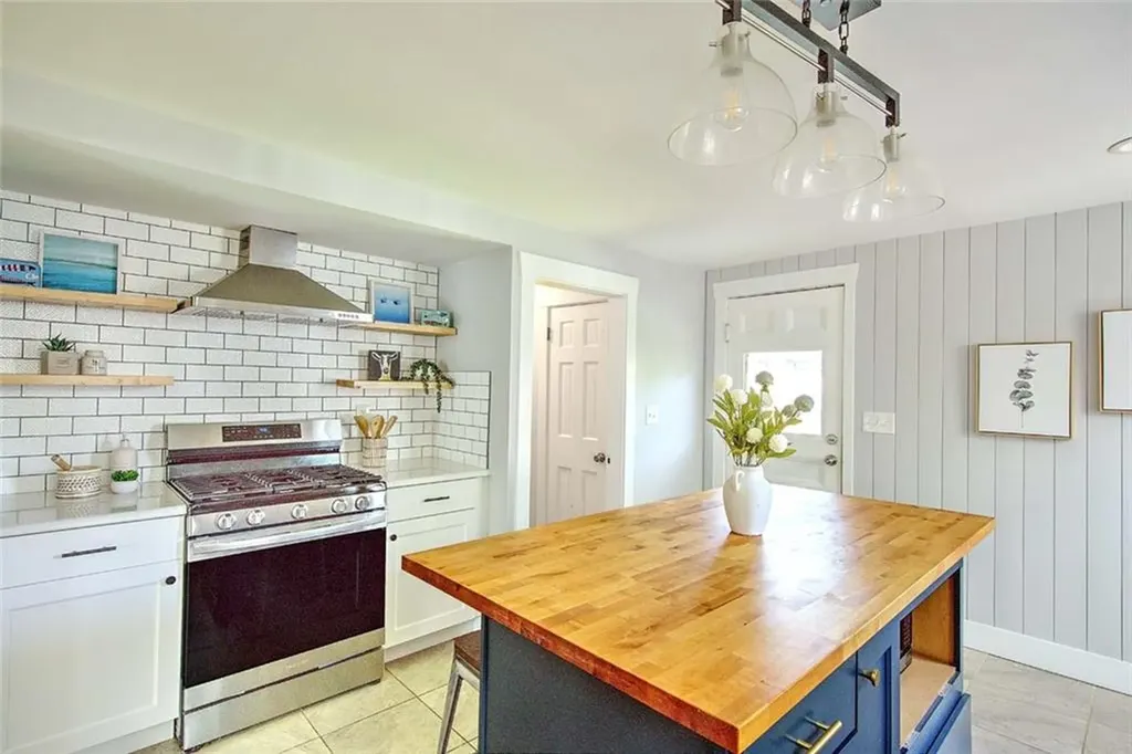 19 Berwick Place East Providence RI 02916