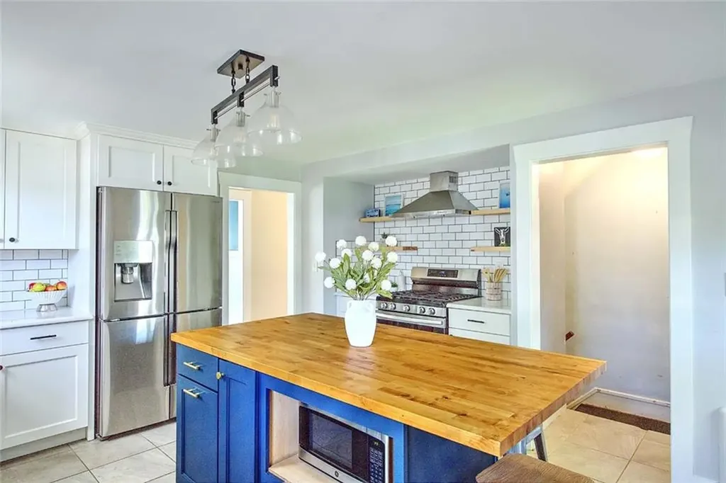 19 Berwick Place East Providence RI 02916