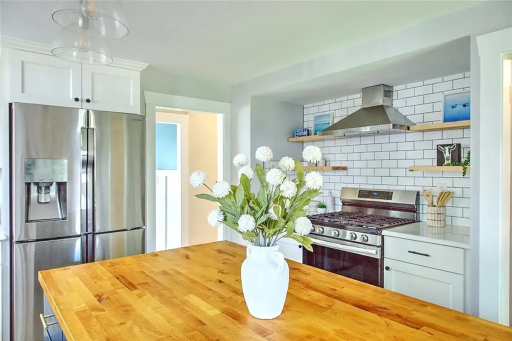 19 Berwick Place East Providence RI 02916