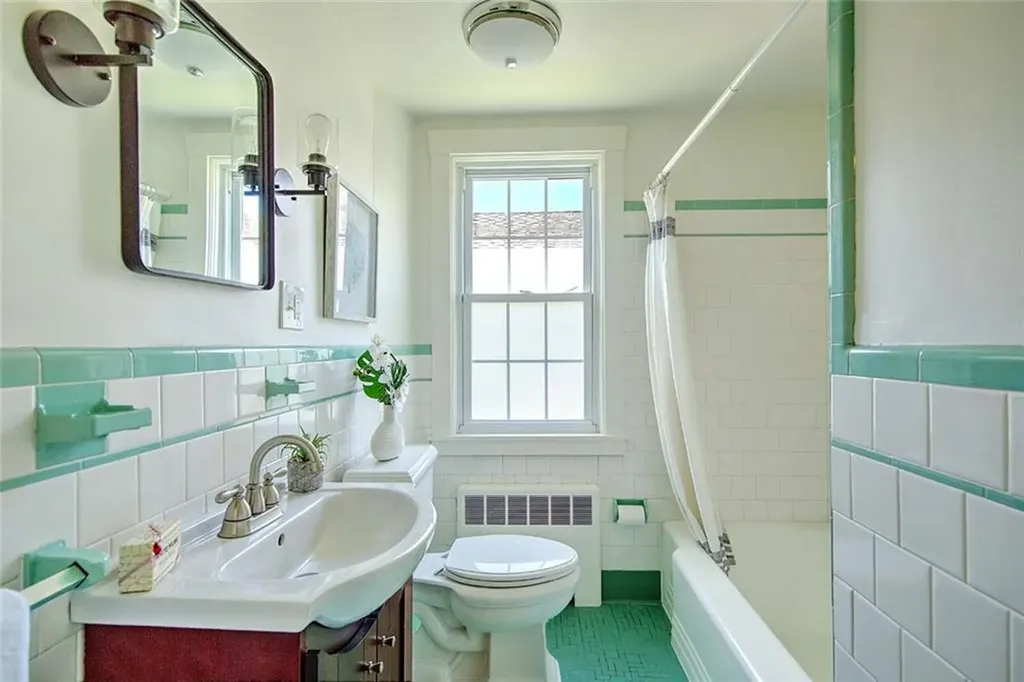 19 Berwick Place East Providence RI 02916