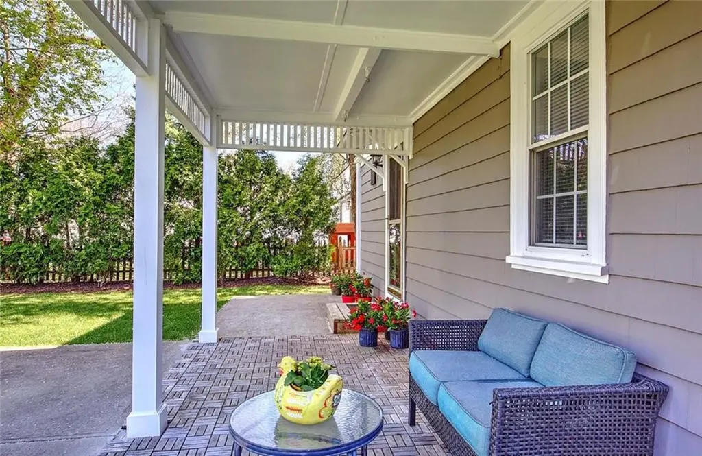 19 Berwick Place East Providence RI 02916