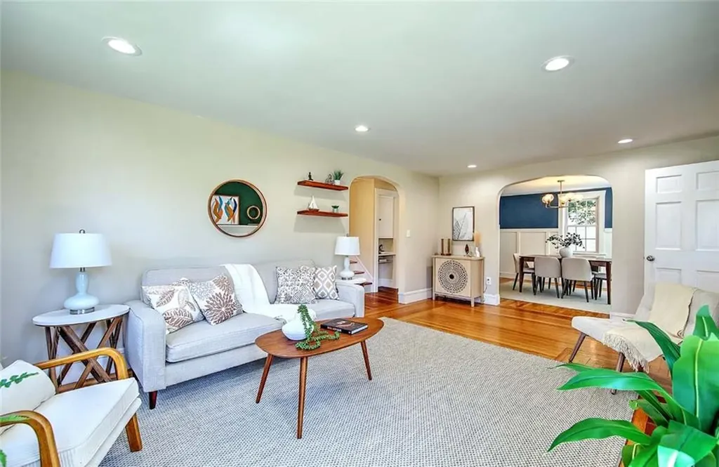19 Berwick Place East Providence RI 02916
