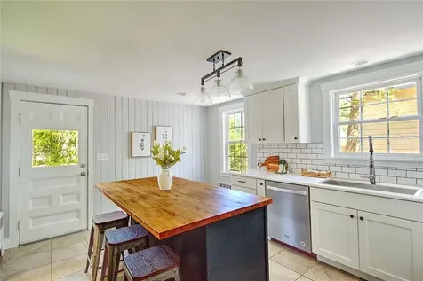 19 Berwick Place East Providence RI 02916
