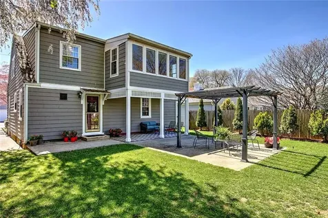 19 Berwick Place East Providence RI 02916
