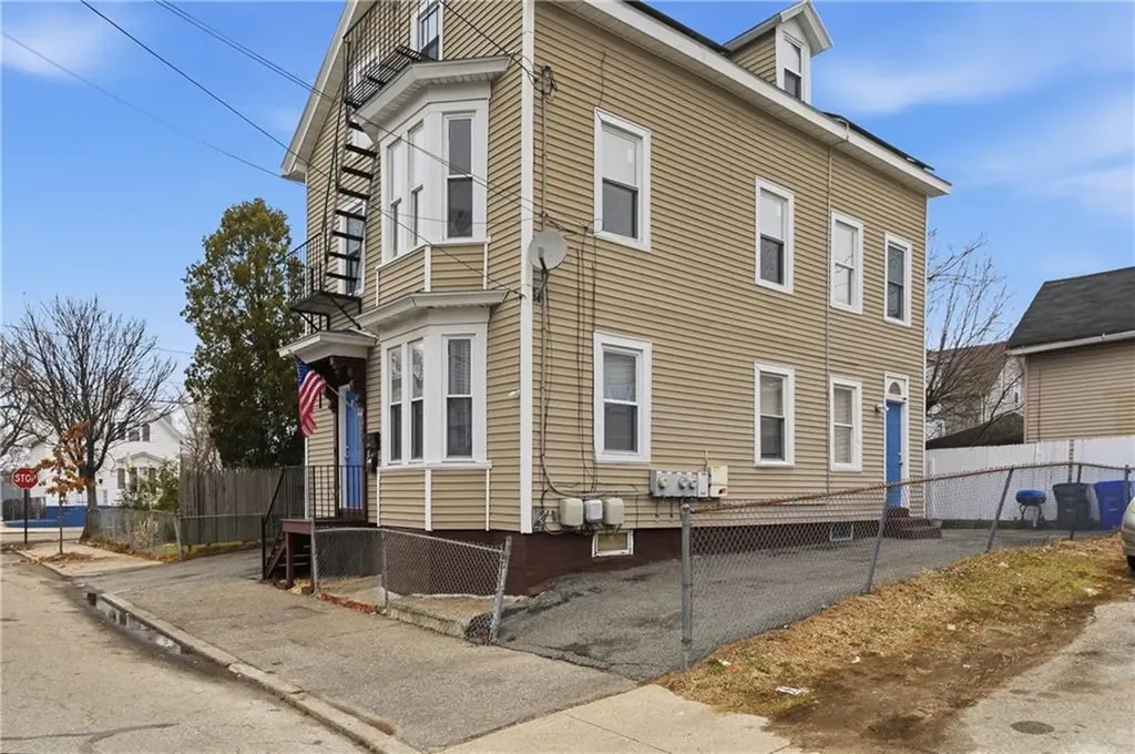 35 Gifford Street Providence RI 02909