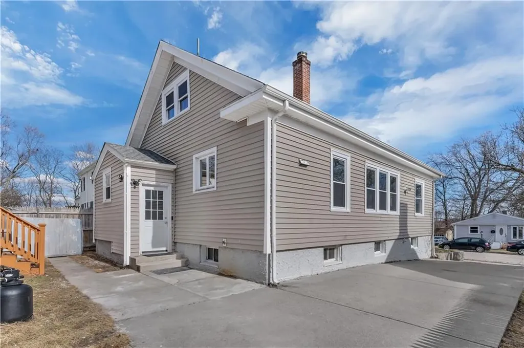26 28 Clinton Street Johnston RI 02919