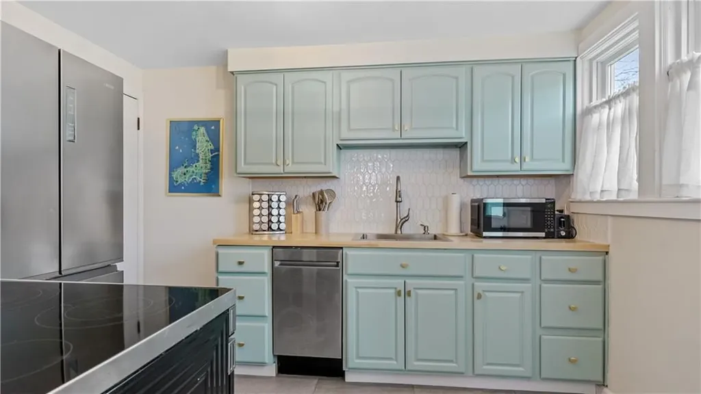 5 7 Shangri La Lane Middletown RI 02842