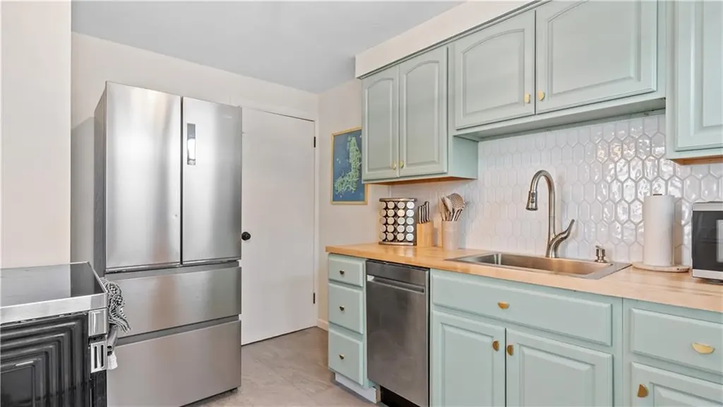 5 7 Shangri La Lane Middletown RI 02842