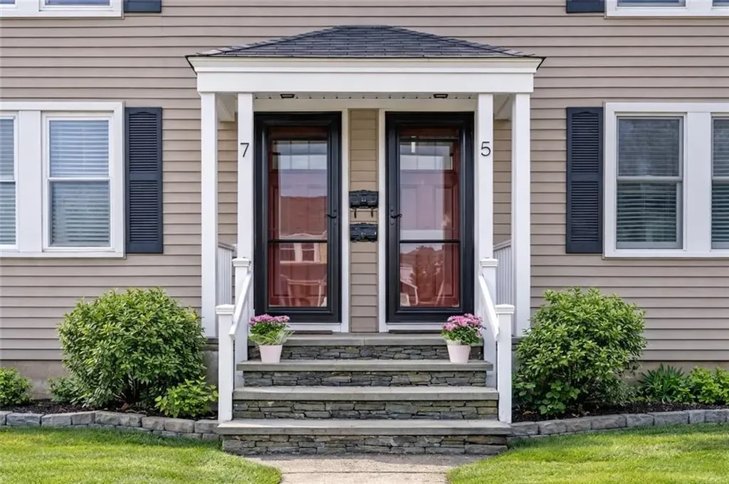 5 7 Shangri La Lane Middletown RI 02842