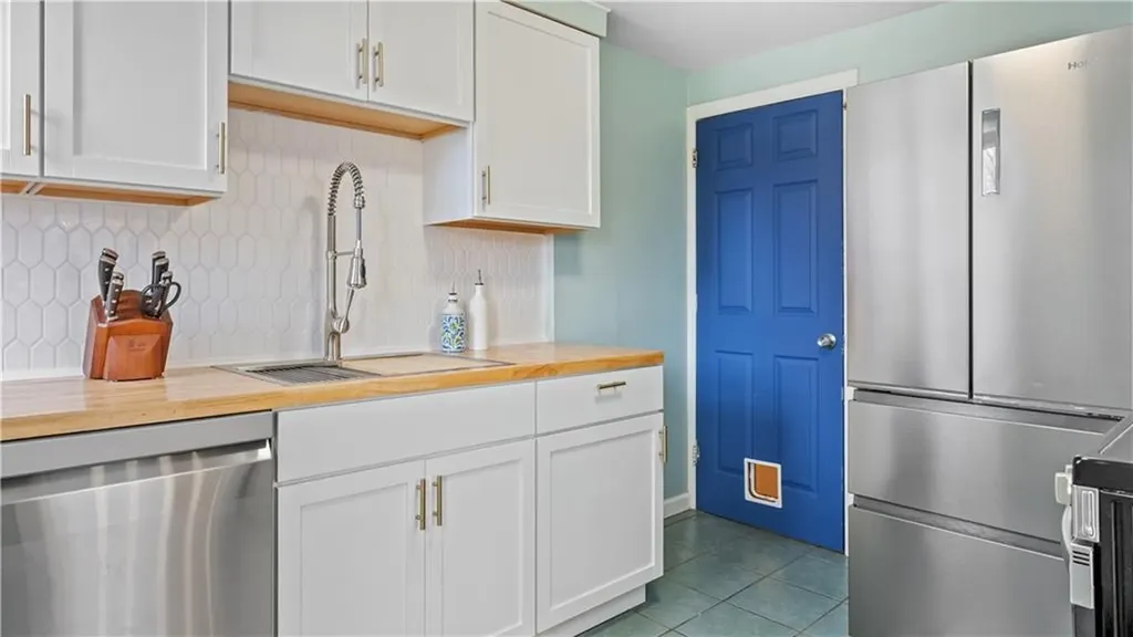 5 7 Shangri La Lane Middletown RI 02842