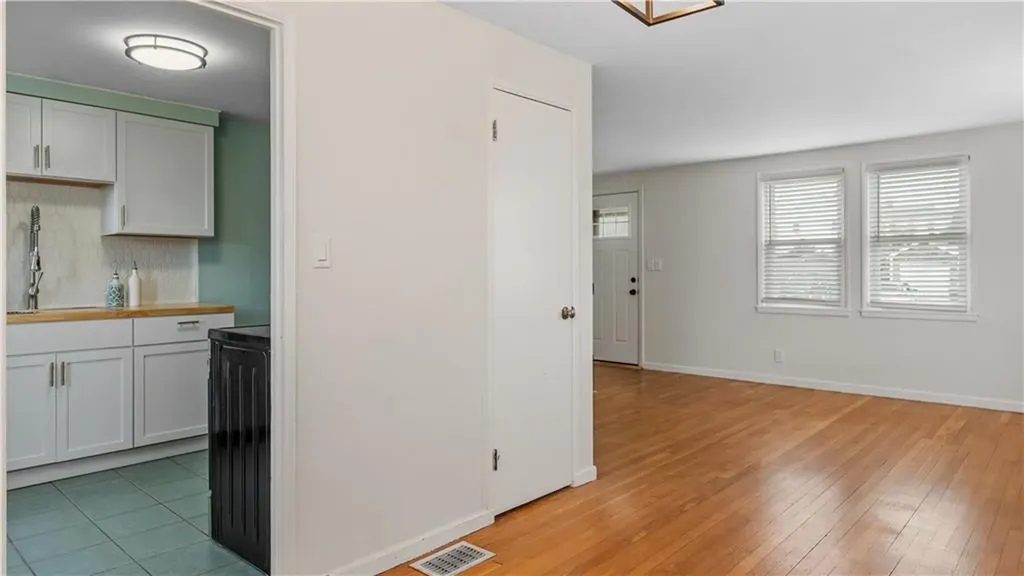 5 7 Shangri La Lane Middletown RI 02842
