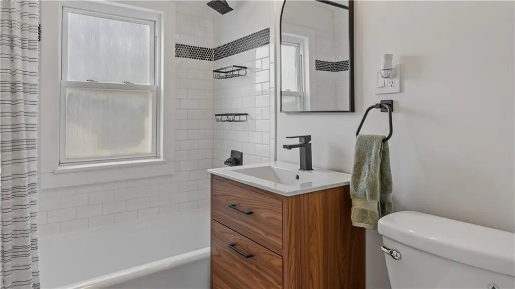 5 7 Shangri La Lane Middletown RI 02842