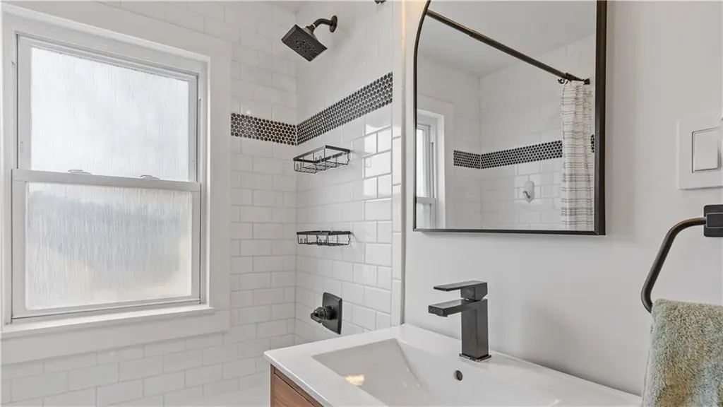 5 7 Shangri La Lane Middletown RI 02842