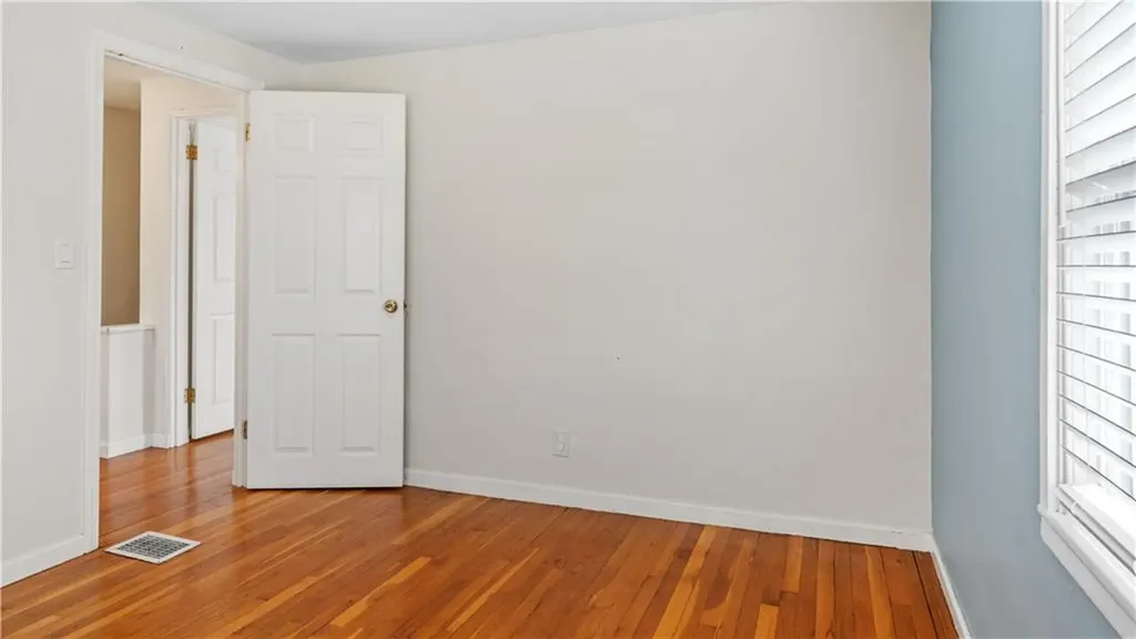 5 7 Shangri La Lane Middletown RI 02842