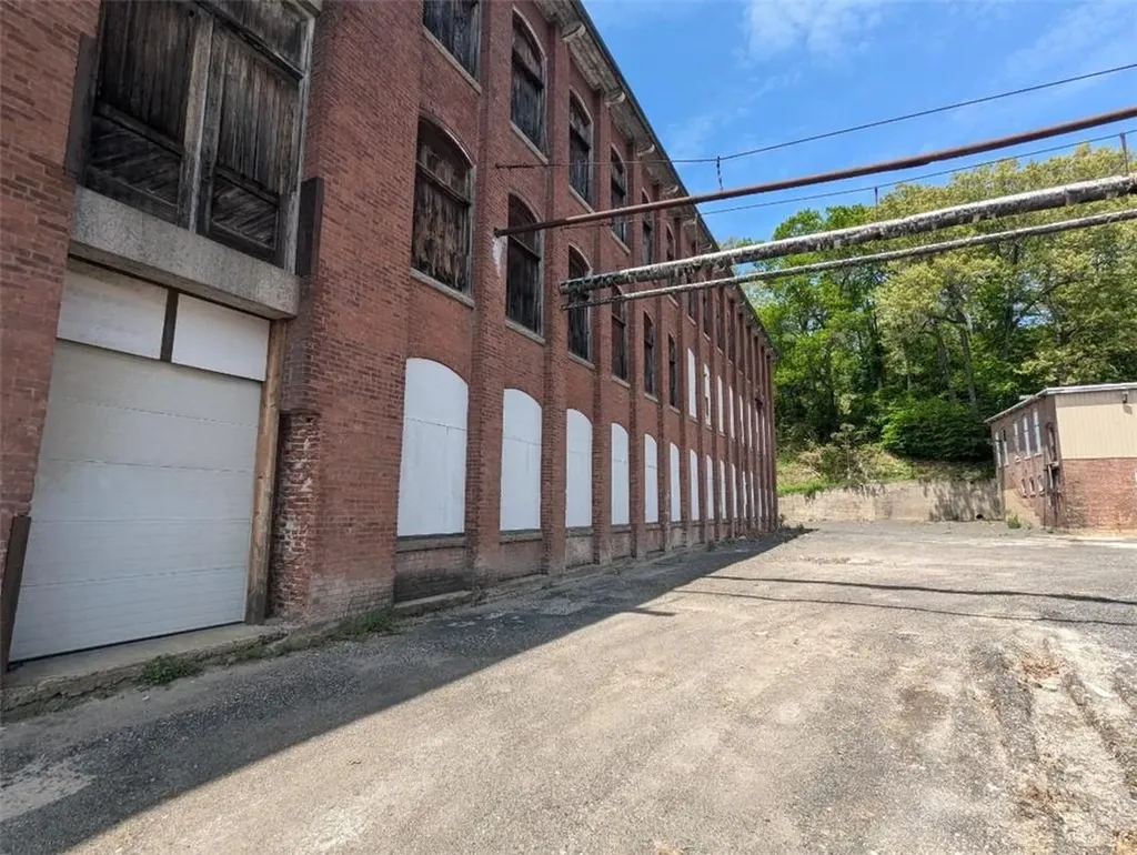 292 E School Street Woonsocket RI 02895