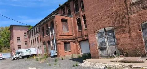 292 E School Street Woonsocket RI 02895
