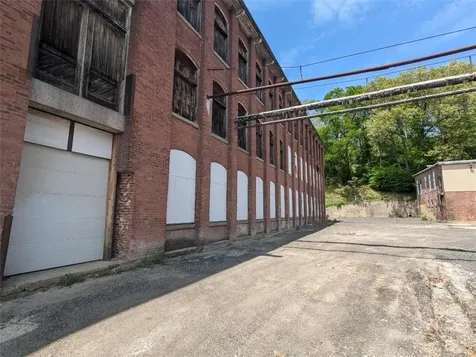 292 E School Street Woonsocket RI 02895