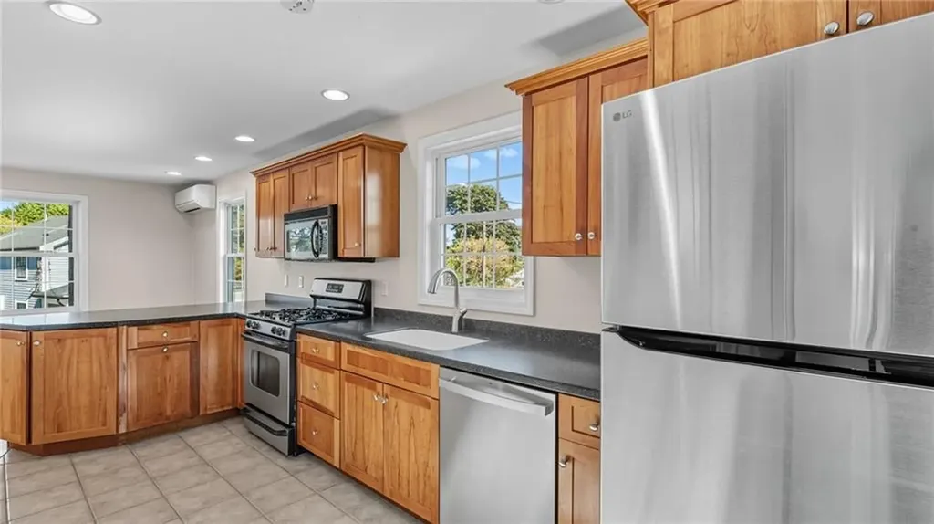 106 Cedar Avenue Portsmouth RI 02871