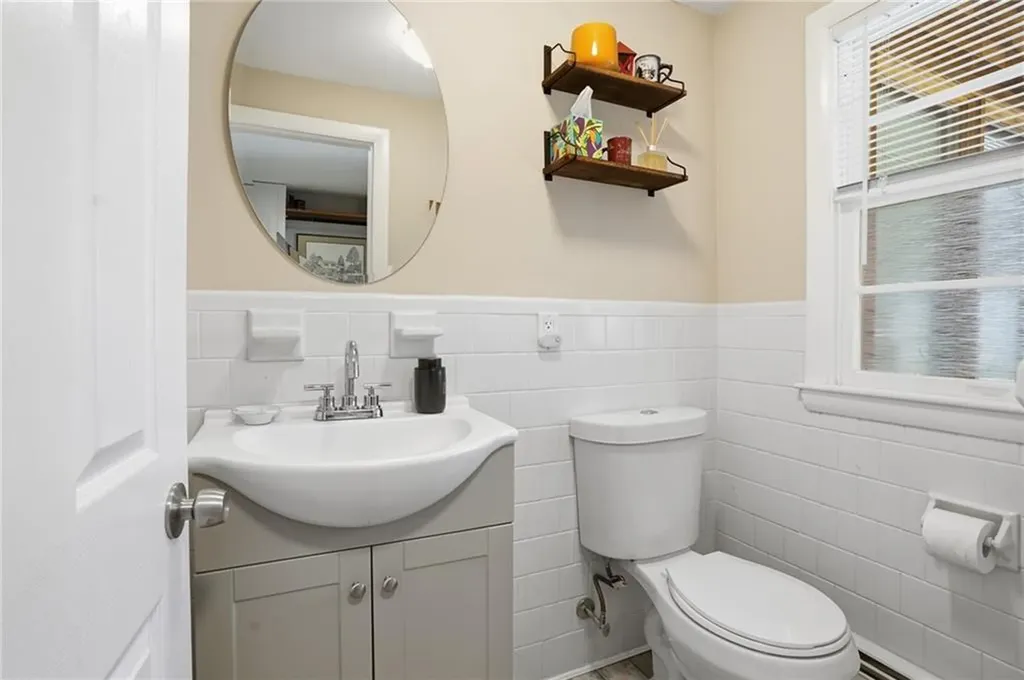 1270 Hope Street Bristol RI 02809