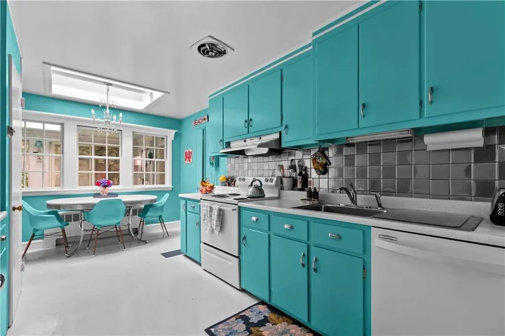 2 Cliff Avenue Newport RI 02840
