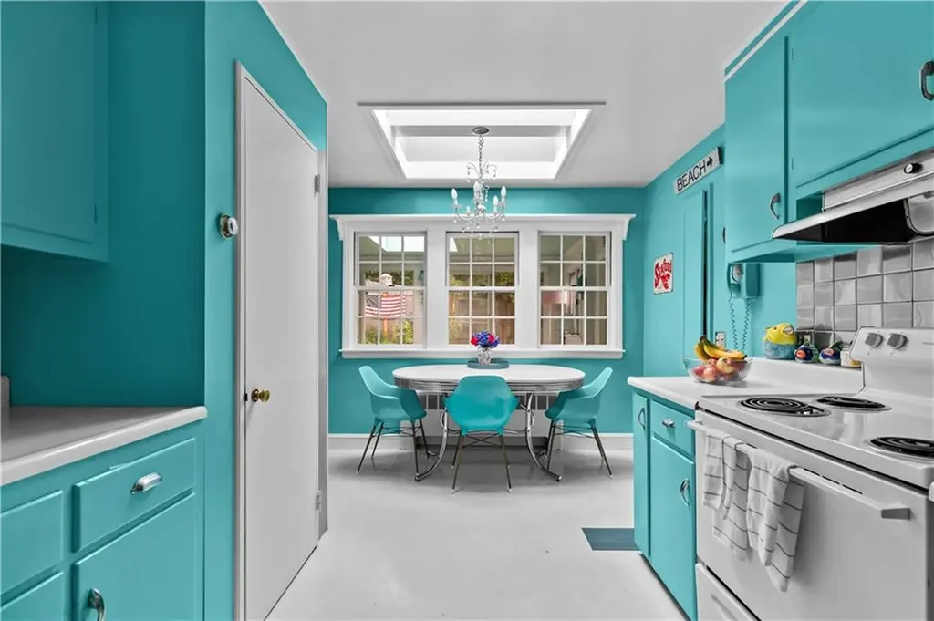 2 Cliff Avenue Newport RI 02840