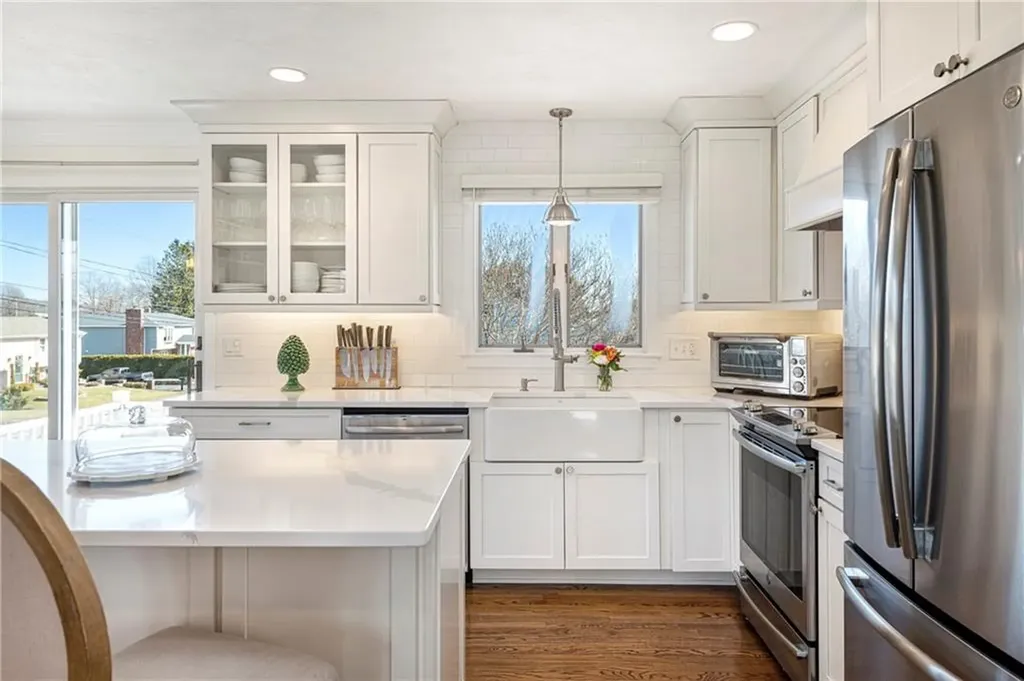 6 Jenkins Street Bristol RI 02809