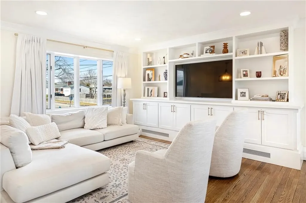 6 Jenkins Street Bristol RI 02809
