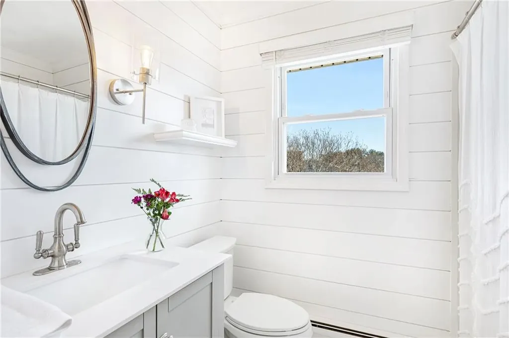 6 Jenkins Street Bristol RI 02809