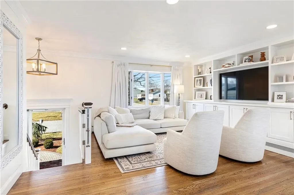 6 Jenkins Street Bristol RI 02809