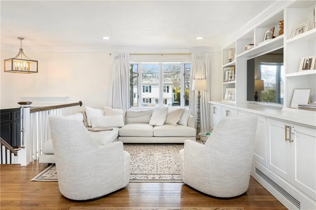 6 Jenkins Street Bristol RI 02809