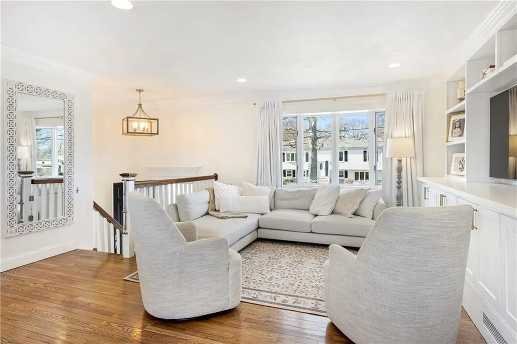 6 Jenkins Street Bristol RI 02809