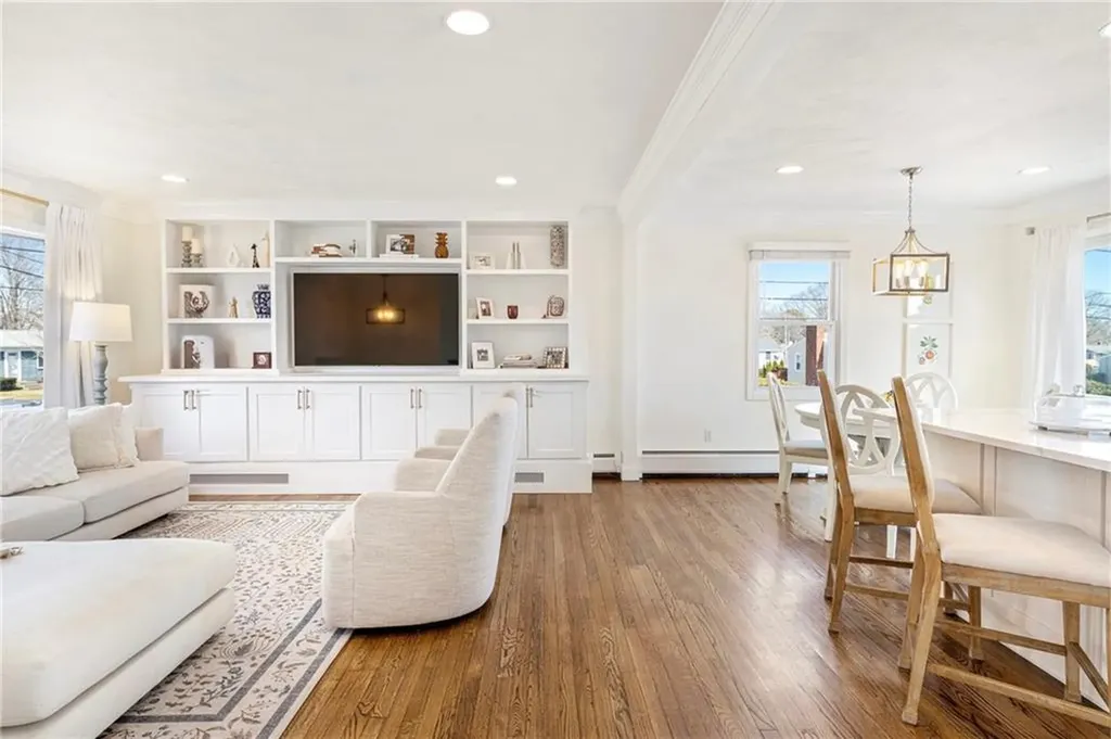 6 Jenkins Street Bristol RI 02809
