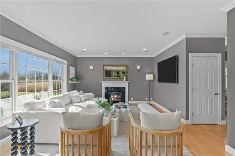 67 Fairview Lane Portsmouth RI 02871
