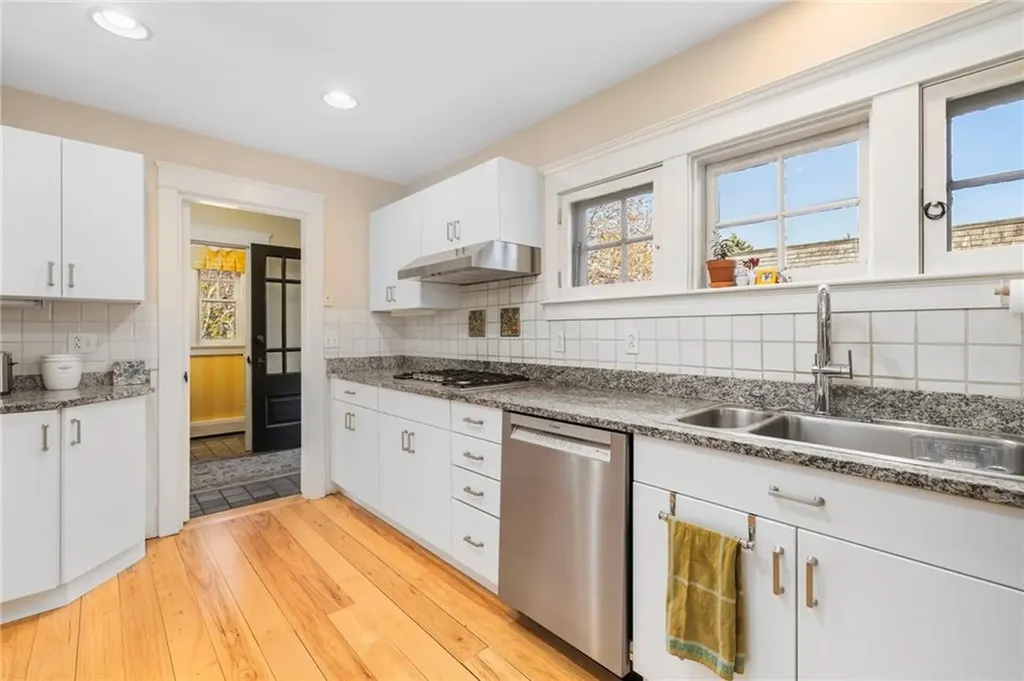 68 Sachuest Way Middletown RI 02842