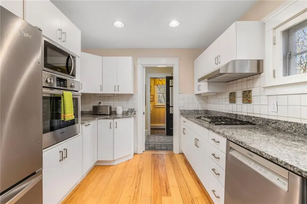 68 Sachuest Way Middletown RI 02842