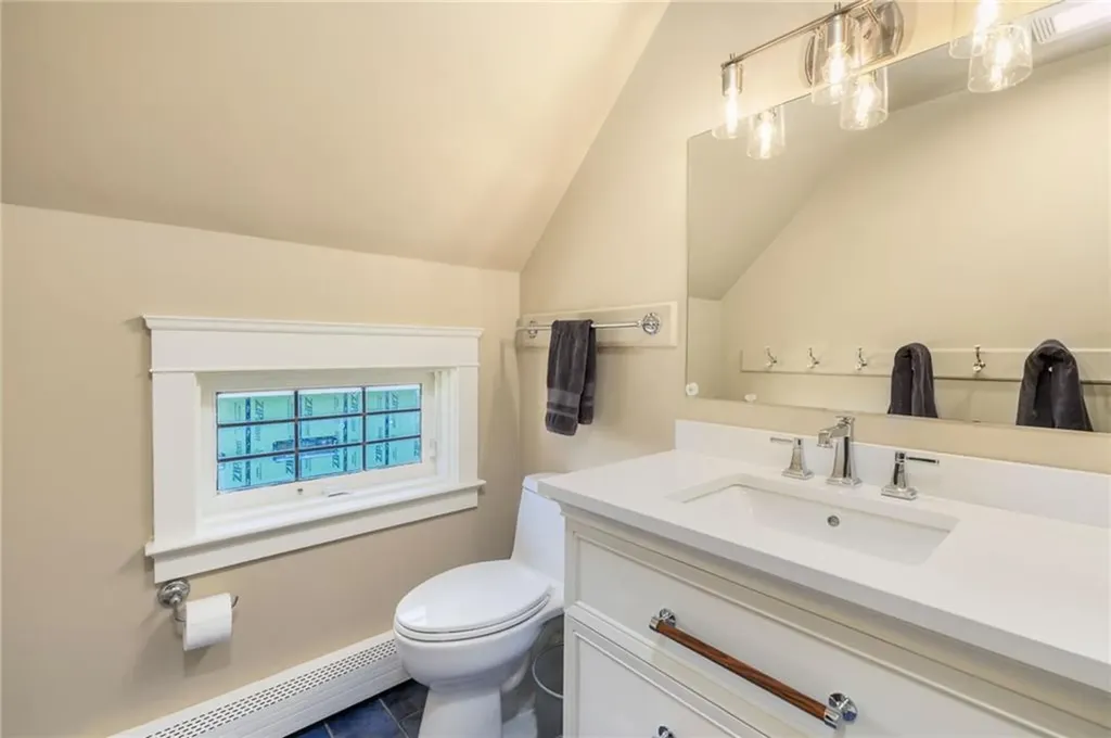 68 Sachuest Way Middletown RI 02842