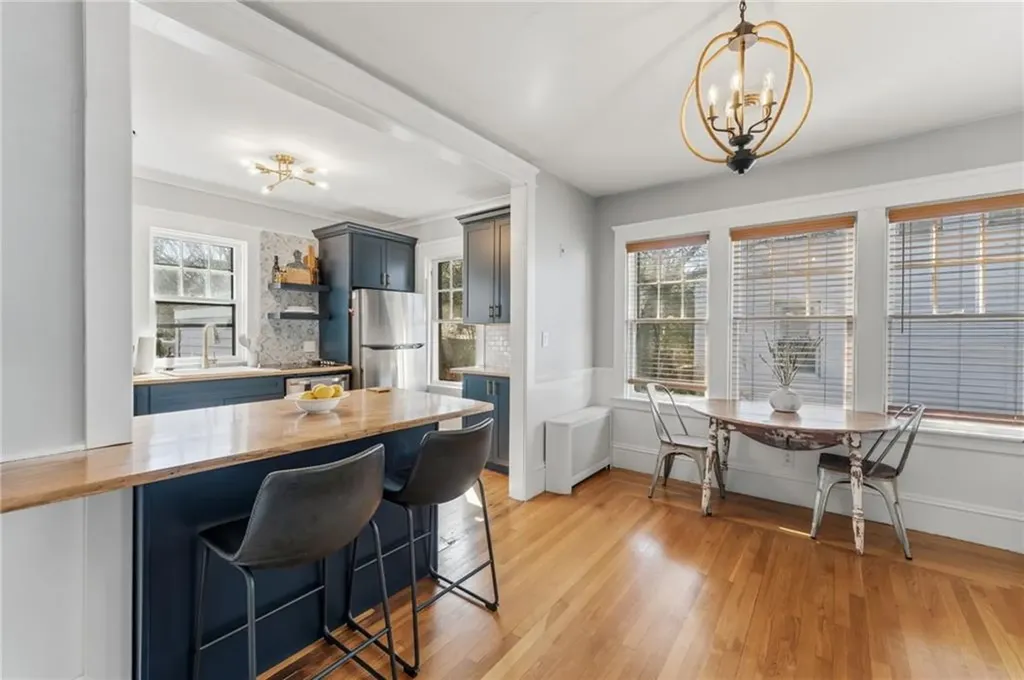 68 Packard Avenue Warwick RI 02886