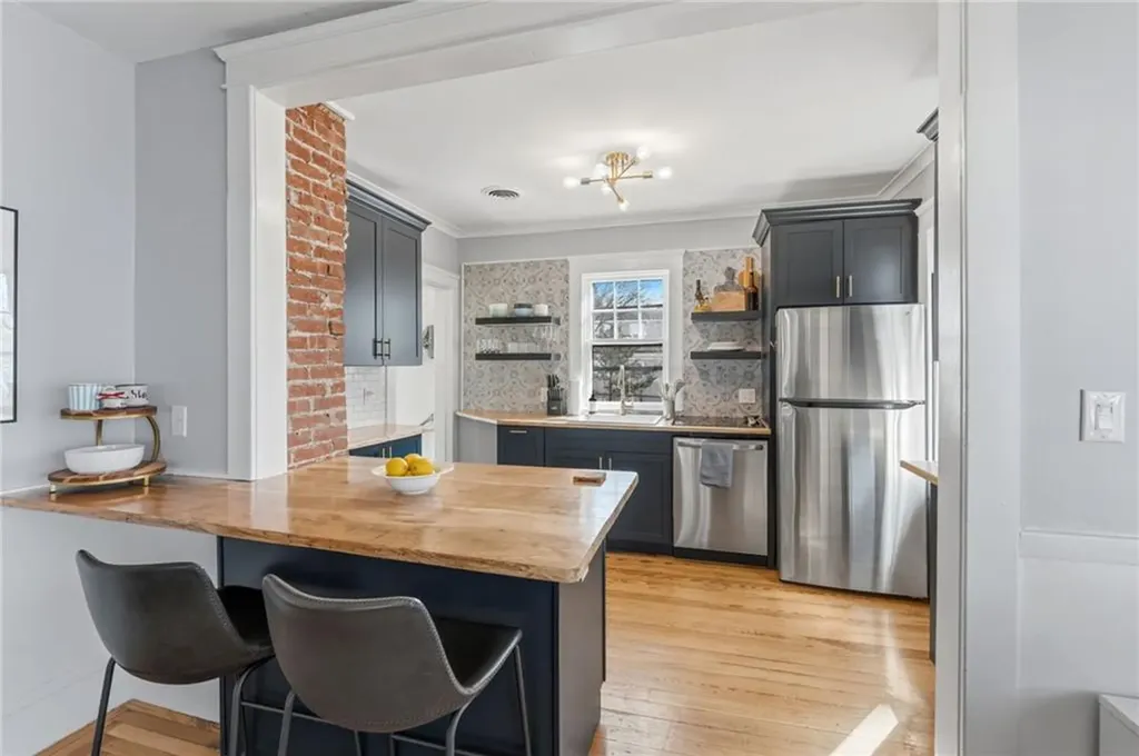 68 Packard Avenue Warwick RI 02886