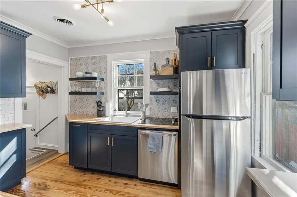 68 Packard Avenue Warwick RI 02886